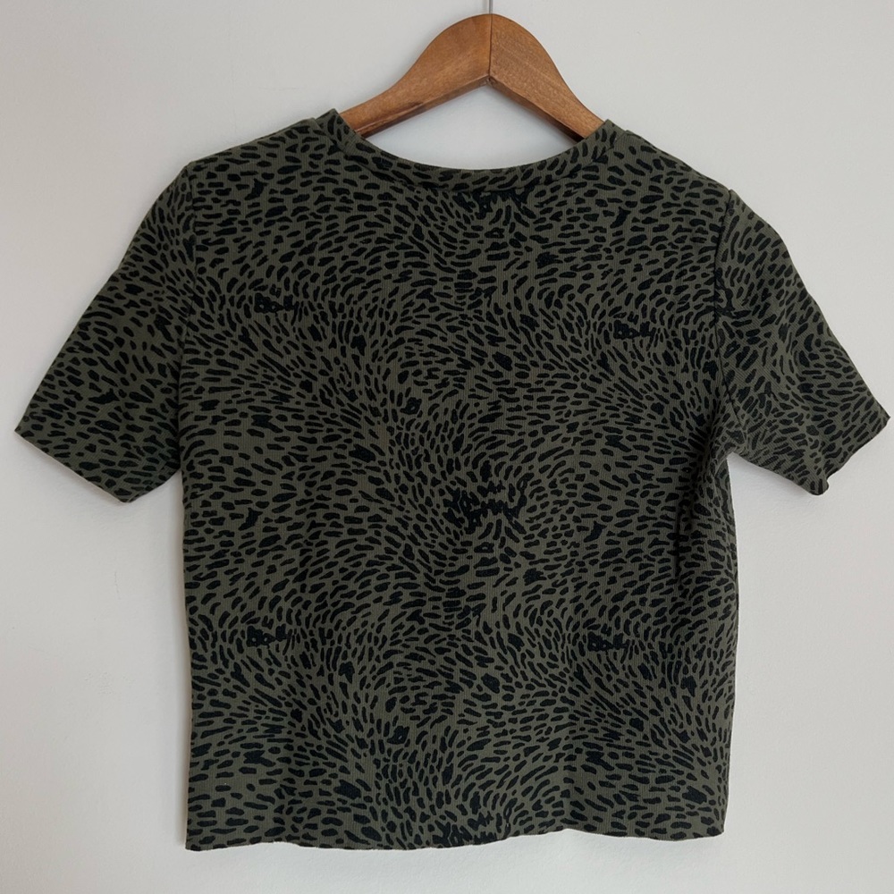 Raw edge patterned tee